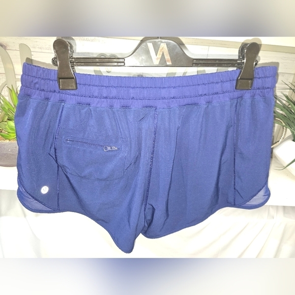 Lululemon Hotty Hot Low-Rise Lined Short 2.5, Blue Size 12 - Picture 4 of 7